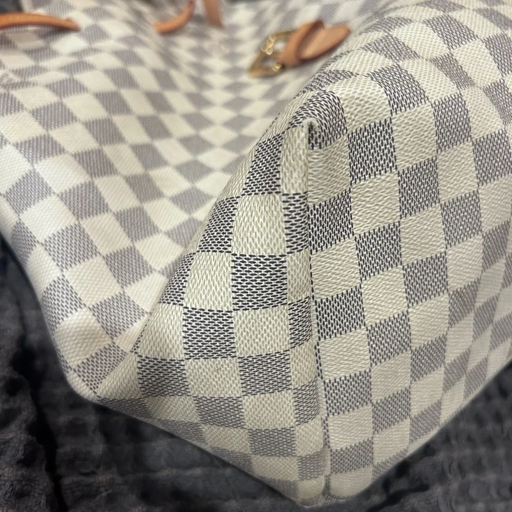 Luis Vuitton Damier Azure.Only used a few times,great condition.Dust bag and box - Picture 12 of 13